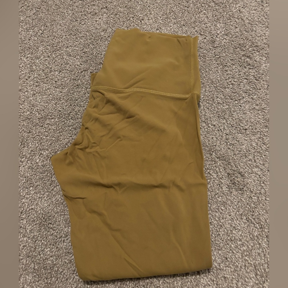 Ankle crop lululemon leggings .